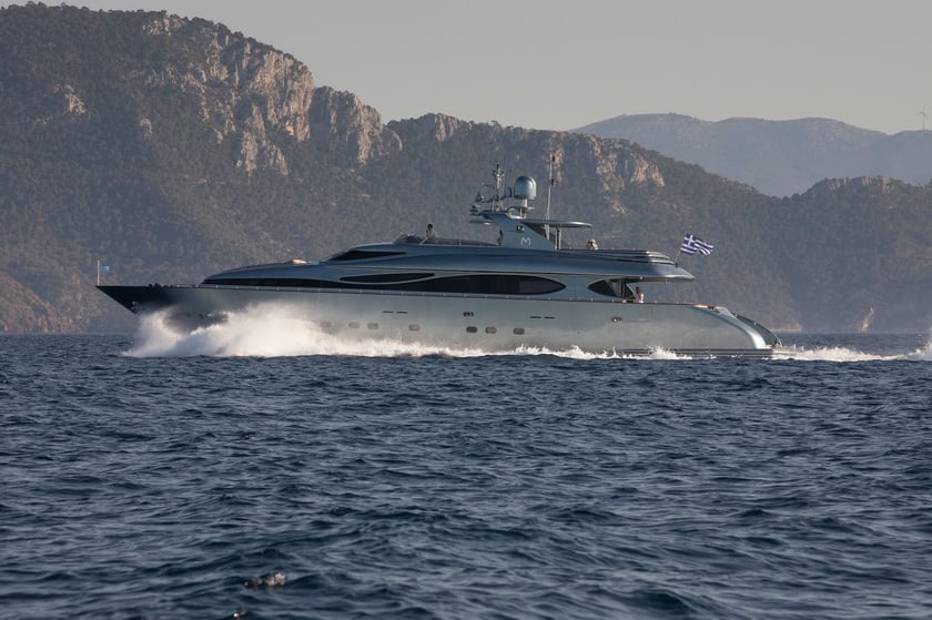 Piraeus Motor Yacht 5 cabin 12 berths 12 guests 34 m Listing Number: #13825 4