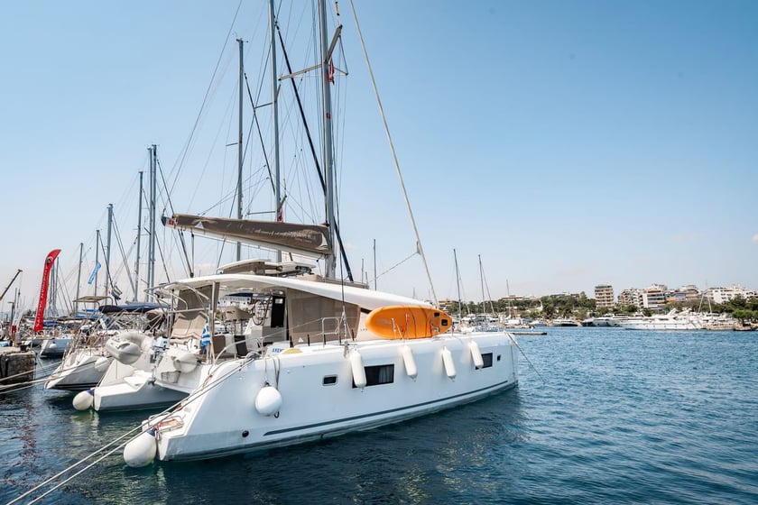 Nea Peramos - Attique Catamaran Cabine 4  Couchettes 12  Invités 12  12.94 m Numéro de l'annonce: #13826 4