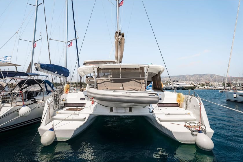 Nea Peramos - Attique Catamaran Cabine 4  Couchettes 12  Invités 12  12.94 m Numéro de l'annonce: #13826