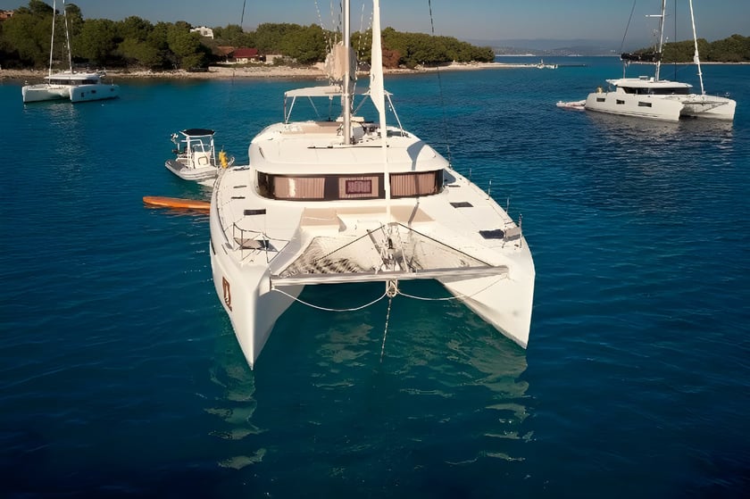 Trogir Catamaran Cabine 6  12  slaapplaatsen 12  gasten 13.99 m Lijstnummer: #13846