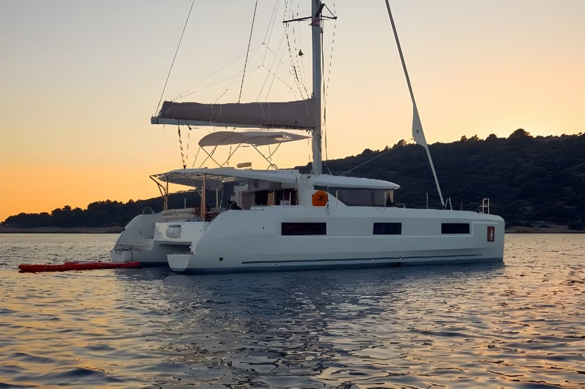 Trogir Catamaran Cabine 6  12  slaapplaatsen 12  gasten 13.99 m Lijstnummer: #13846 5