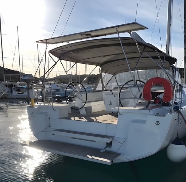 Lavrion Sailboat 6 cabin 12 berths 12 guests 15.94 m Listing Number: #13868 5