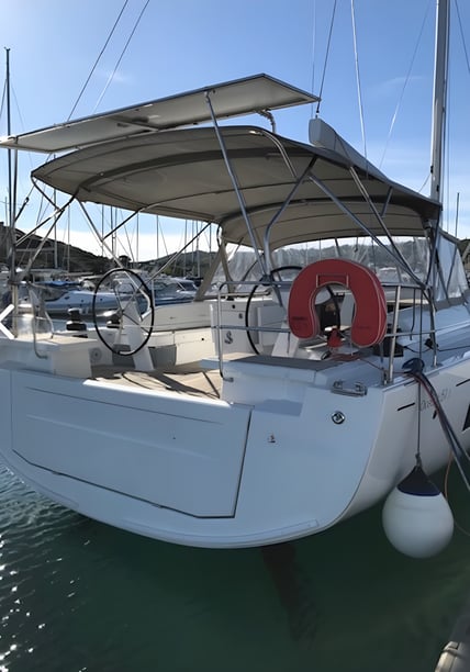 Lavrion Sailboat 6 cabin 12 berths 12 guests 15.94 m Listing Number: #13868