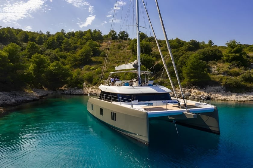 Kaštel Gomilica Catamarán Cabina 4  8  literas 8  invitados 18.3 m Número de anuncio: #13885