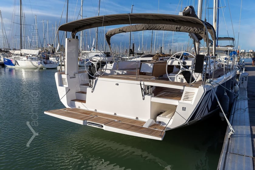 Portisco Segelboot 6 Kabine 11 Liegeplätze 11 Gäste 14.9 m Nummer des Inserats: #13910