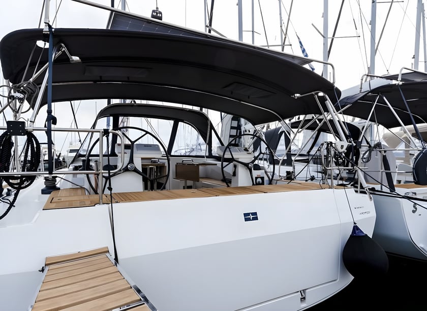 Tourlos Voilier Cabine 4  Couchettes 9  Invités 9  13.98 m Numéro de l'annonce: #13979 5