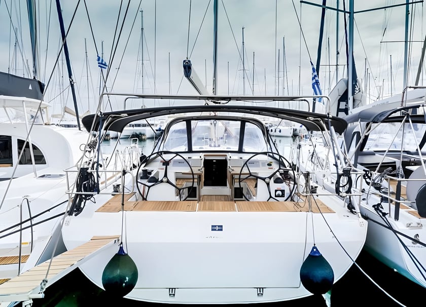 Tourlos Voilier Cabine 4  Couchettes 9  Invités 9  13.98 m Numéro de l'annonce: #13979