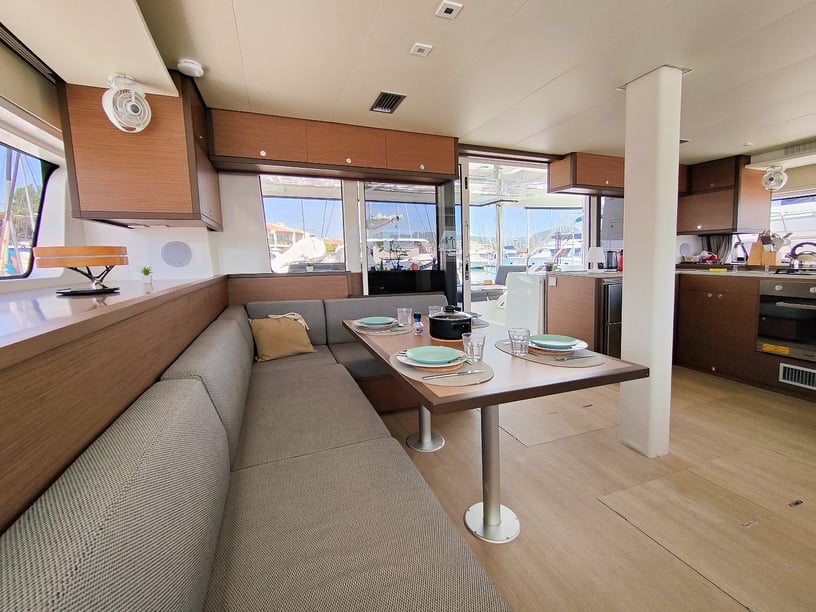 Cogolin Catamaran 4 cabin 10 berths 10 guests 15.85 m Listing Number: #13981 2