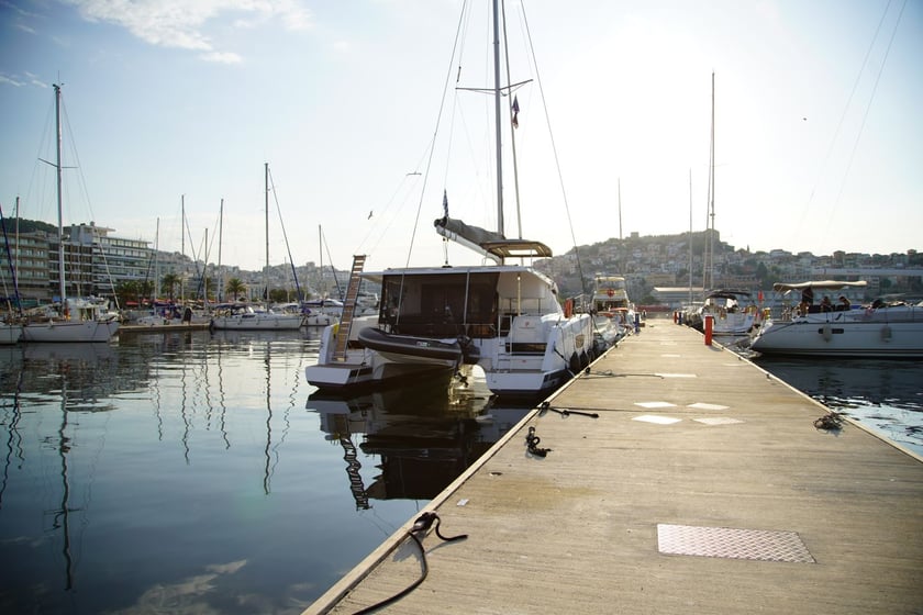 Kavala Catamarán Cabina 4  11  literas 11  invitados 11.93 m Número de anuncio: #13984 3