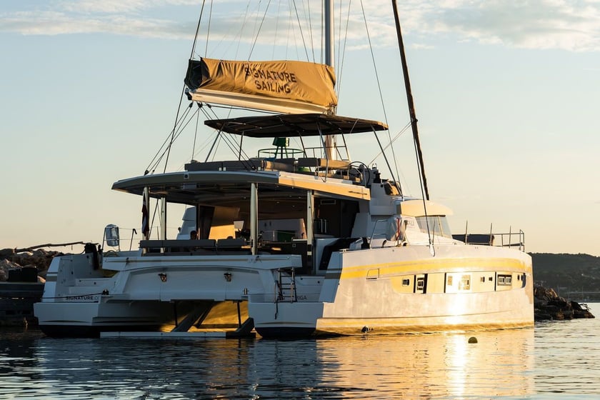 Olbia Catamaran Cabine 5  Couchettes 10  Invités 10  16.8 m Numéro de l'annonce: #13985 2