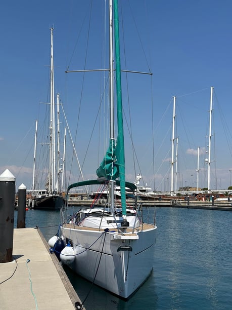 Valencia Sailboat 3 cabin 6 berths 6 guests 10.68 m Listing Number: #13989 5