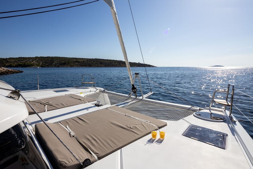 Primošten Catamaran 6 cabin 12 berths 12 guests 14.7 m Listing Number: #14014 4