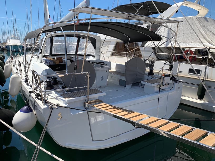 Athens Sailboat 6 cabin 12 berths 12 guests 15.94 m Listing Number: #14026 4