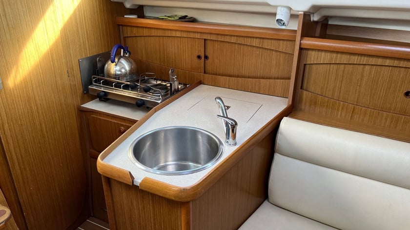 Arzon Segelboot 2 Kabine 6 Liegeplätze 6 Gäste 8.8 m Nummer des Inserats: #14042 5