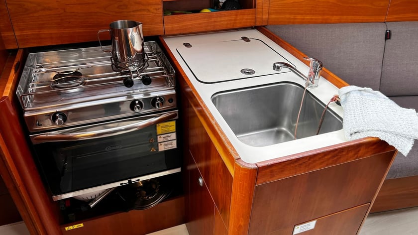 Arzon Segelboot 2 Kabine 6 Liegeplätze 6 Gäste 9.8 m Nummer des Inserats: #14052 5