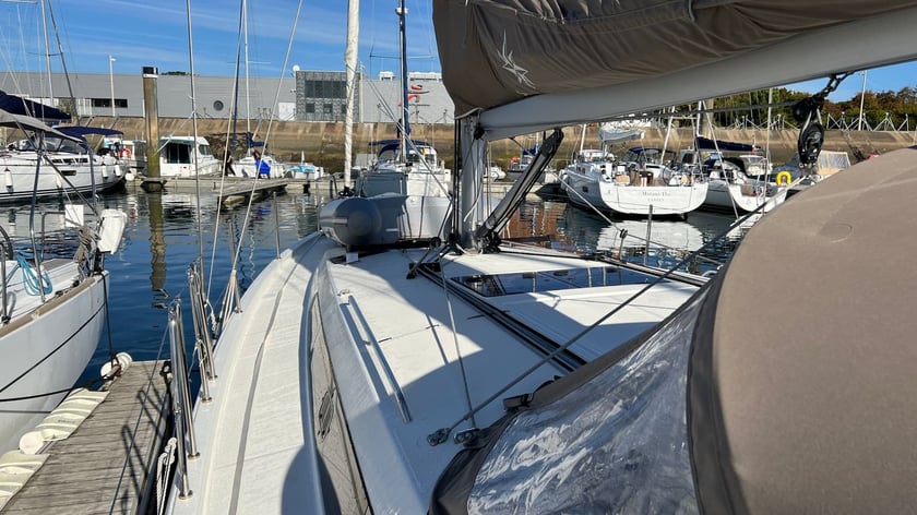 Arzon Zeilboot Cabine 3  8  slaapplaatsen 8  gasten 11.34 m Lijstnummer: #14064 3