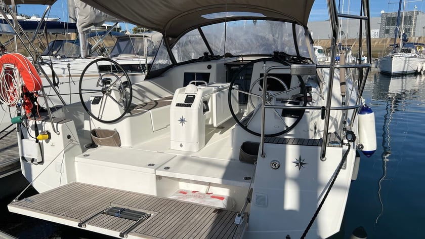 Arzon Zeilboot Cabine 3  8  slaapplaatsen 8  gasten 11.34 m Lijstnummer: #14064