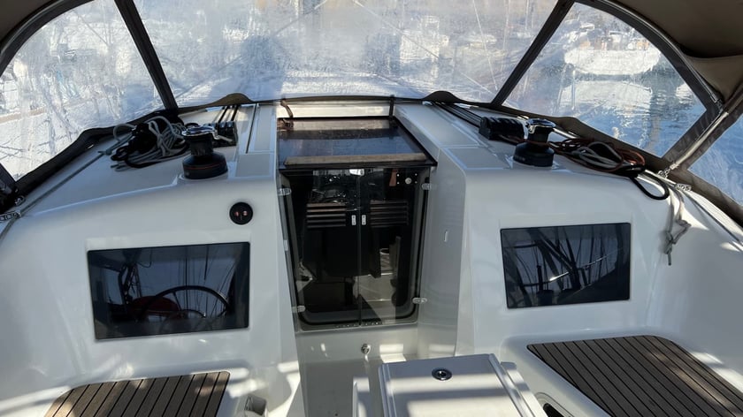 Arzon Zeilboot Cabine 3  8  slaapplaatsen 8  gasten 11.34 m Lijstnummer: #14064 4