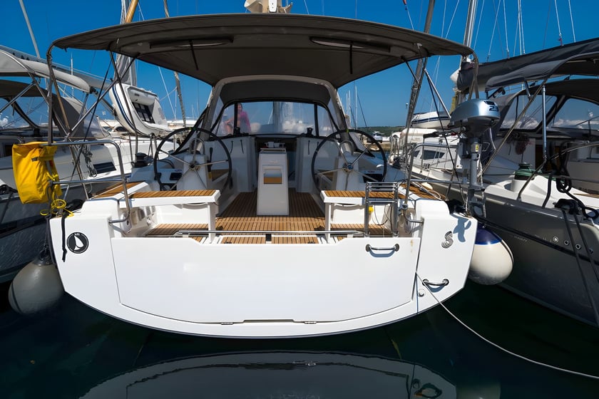 Izola Sailboat 3 cabin 8 berths 8 guests 11.55 m Listing Number: #14082