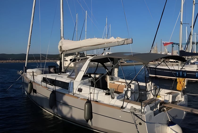 Izola Sailboat 3 cabin 8 berths 8 guests 11.55 m Listing Number: #14082 5