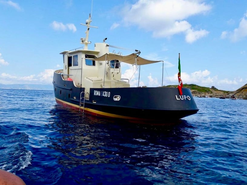 Rome Motorboat 3 cabin 5 berths 5 guests 15.98 m Listing Number: #14085