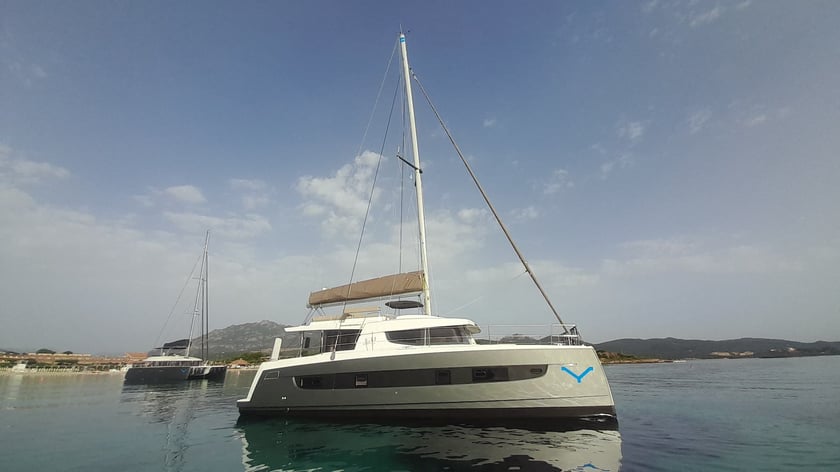 Porto Rotondo - Punta Asfodeli Catamarán Cabina 5  9  literas 9  invitados 13.76 m Número de anuncio: #14108 4