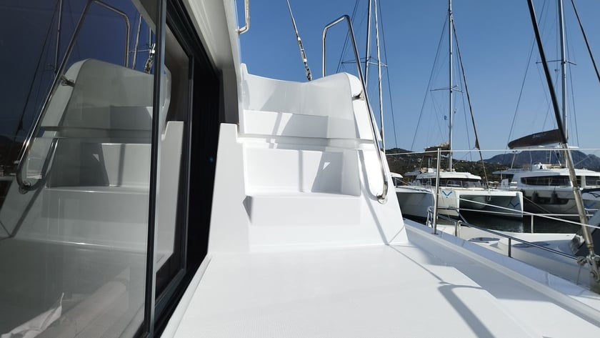 Porto Rotondo - Punta Asfodeli Catamaran Cabine 5  9  slaapplaatsen 9  gasten 13.75 m Lijstnummer: #14108 4