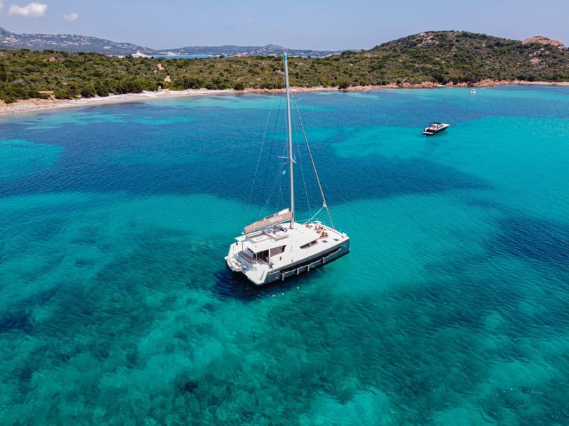 Porto Rotondo - Punta Asfodeli Catamaran Cabine 5  9  slaapplaatsen 9  gasten 13.75 m Lijstnummer: #14108