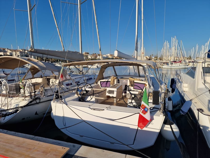 Ragusa Sailboat 4 cabin 10 berths 10 guests 13 m Listing Number: #14124