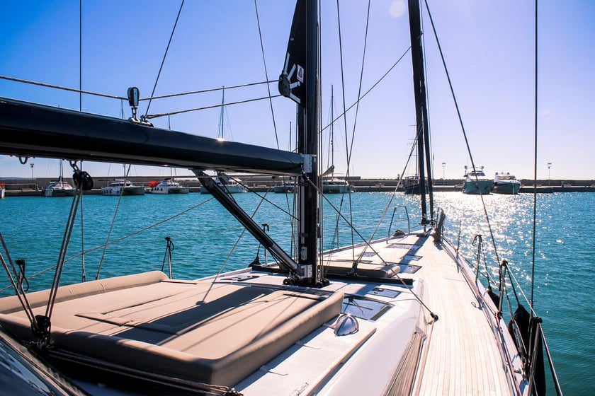 Capo d'Orlando Segelboot 4 Kabine 9 Liegeplätze 9 Gäste 17.15 m Nummer des Inserats: #14125 5