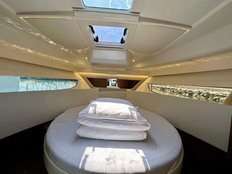 Drage Motorboat 3 cabin 8 berths 8 guests 10.5 m Listing Number: #14158 3