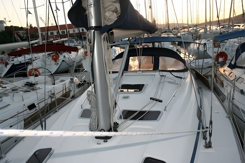 Skradin Sailboat 3 cabin 6 berths 6 guests 11.88 m Listing Number: #14193 5