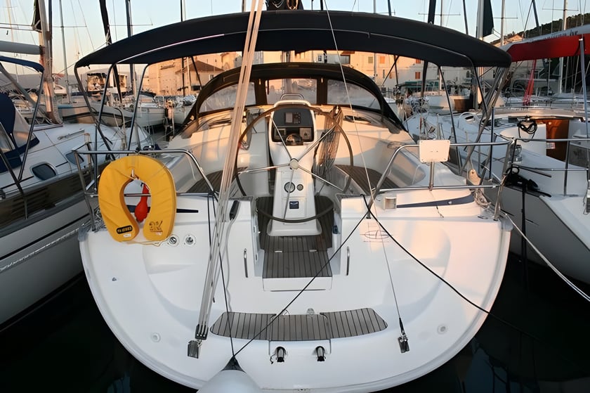 Skradin Sailboat 3 cabin 6 berths 6 guests 11.88 m Listing Number: #14193