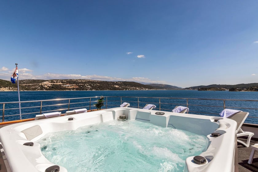 Dubrovnik Motoryacht 19 Kabine 38 Liegeplätze 38 Gäste 48 m Nummer des Inserats: #14199 5