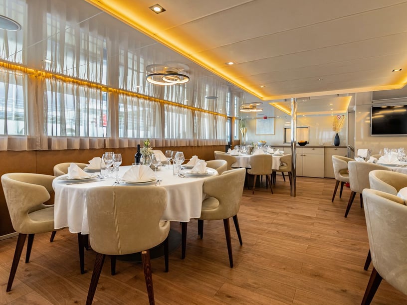 Dubrovnik Motoryacht 19 Kabine 38 Liegeplätze 38 Gäste 48 m Nummer des Inserats: #14199 2
