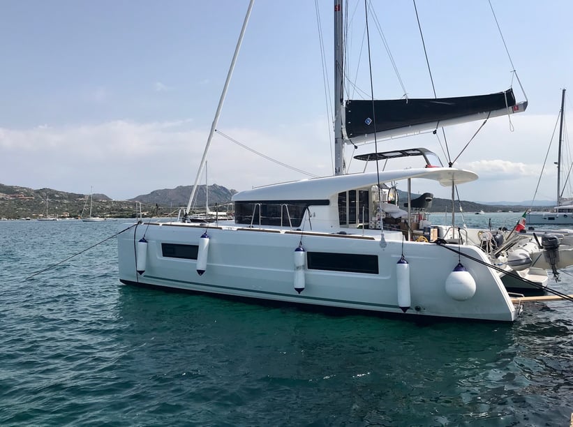 Castiglioncello Catamaran Cabine 6  10  slaapplaatsen 10  gasten 11.74 m Lijstnummer: #1422