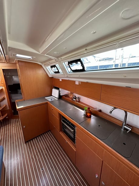 Arrastra Velero Cabina 4  9  literas 9  invitados 14.27 m Número de anuncio: #14230 5