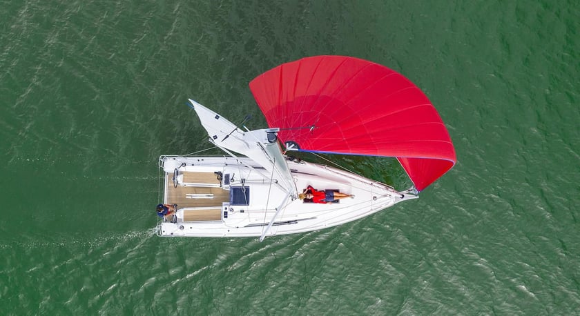 Izola Sailboat 2 cabin 6 berths 6 guests 9.53 m Listing Number: #14241 5