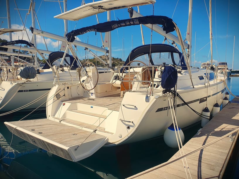 Arrastra Velero Cabina 4  9  literas 9  invitados 14.27 m Número de anuncio: #14249