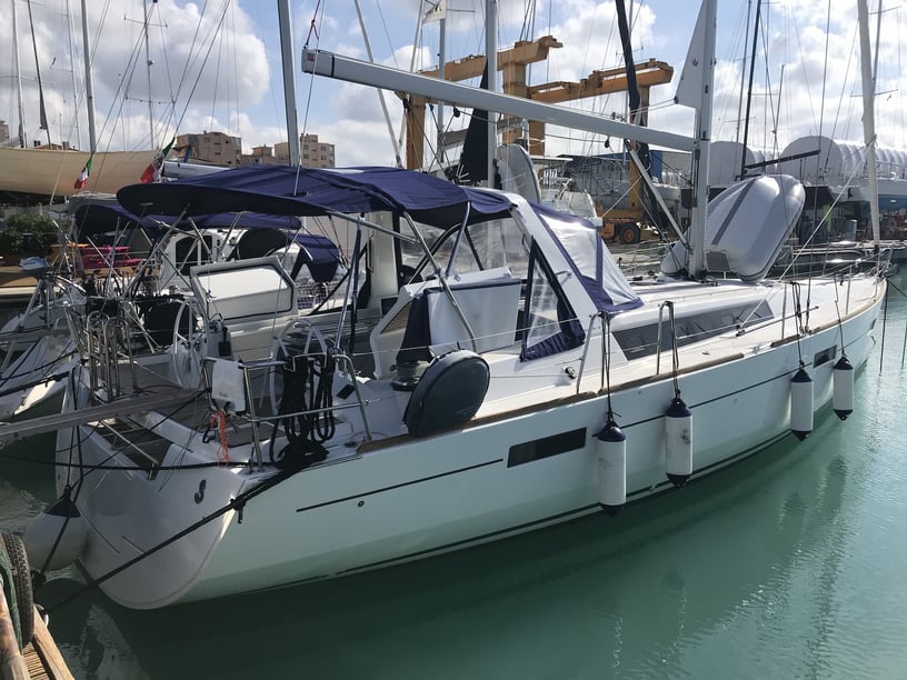 Castiglioncello Zeilboot Cabine 4  10  slaapplaatsen 10  gasten 13.94 m Lijstnummer: #1425 3