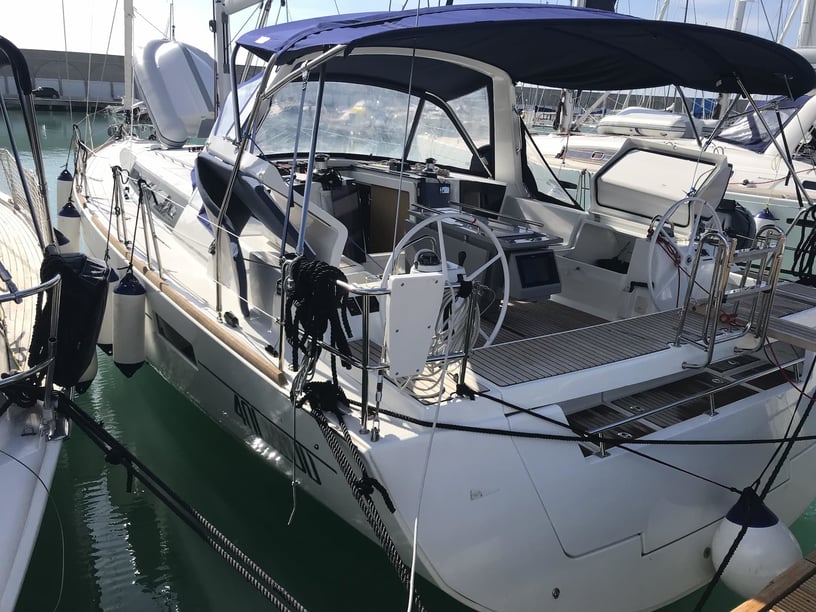 Castiglioncello Zeilboot Cabine 4  10  slaapplaatsen 10  gasten 13.94 m Lijstnummer: #1425