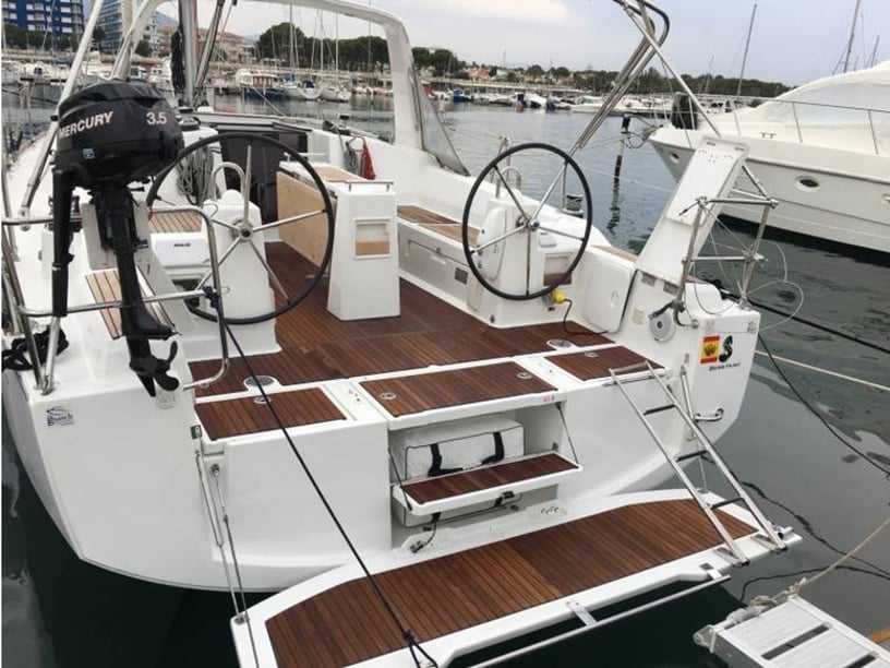 Sitges Sailboat 3 cabin 8 berths 10 guests 11.5 m Listing Number: #14254 2