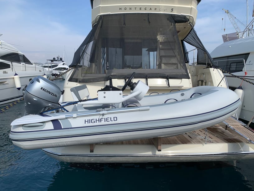 Trogir Motoryacht 3 Kabine 6 Liegeplätze 7 Gäste 15.1 m Nummer des Inserats: #14267 3