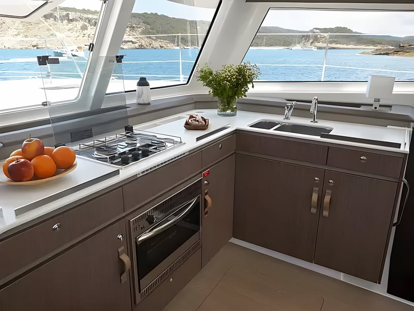 Sibenik Catamaran Cabine 4  Couchettes 10  Invités 10  12.19 m Numéro de l'annonce: #14286 4