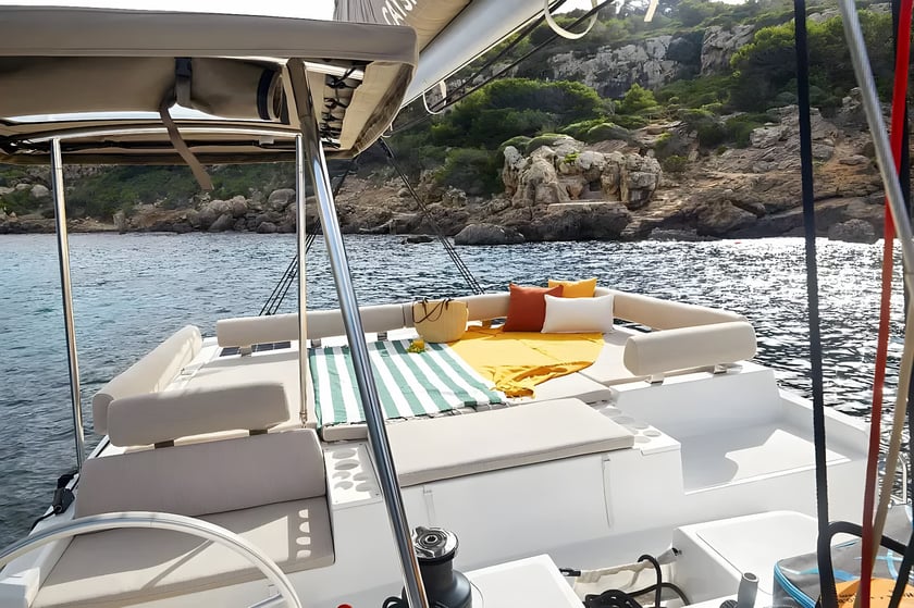 Sibenik Catamaran Cabine 4  Couchettes 10  Invités 10  12.19 m Numéro de l'annonce: #14286 5