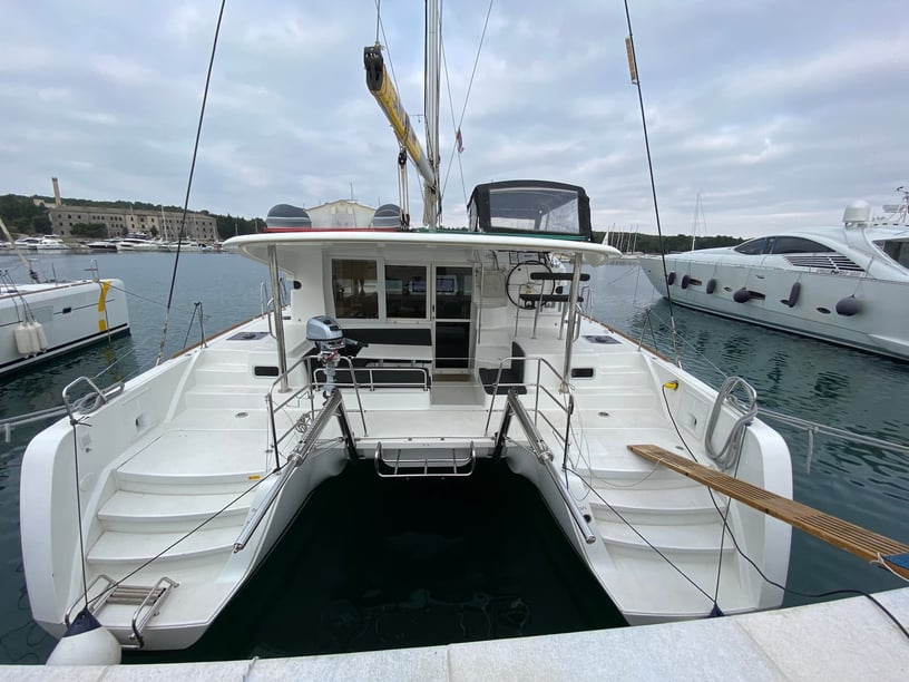 Pula Catamaran 6 cabin 10 berths 10 guests 11.74 m Listing Number: #14291 4