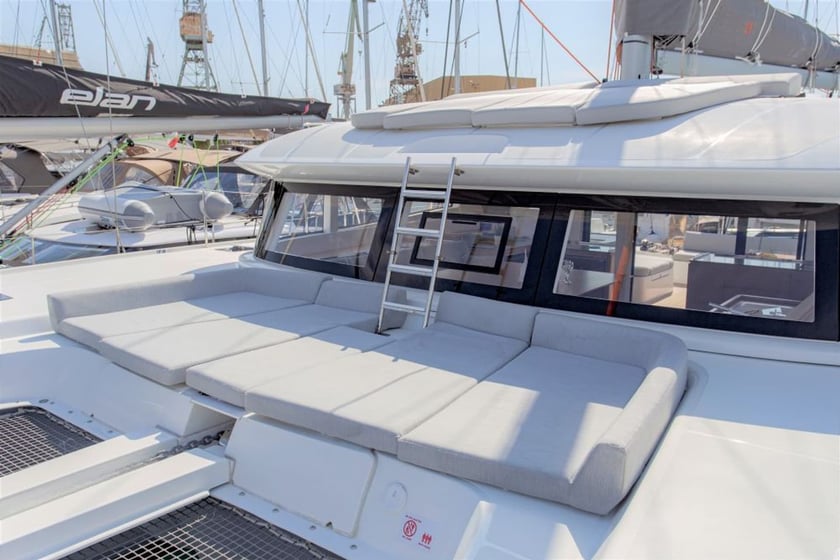 Seget Donji Catamaran Cabine 8  14  slaapplaatsen 14  gasten 14.76 m Lijstnummer: #14309 4