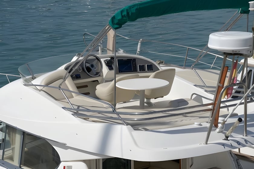 Sitges Motorboot Cabine 2  6  slaapplaatsen 6  gasten 10.4 m Lijstnummer: #14334 5