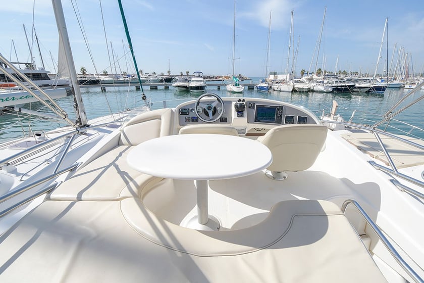 Sitges Motorboat 2 cabin 6 berths 6 guests 10.4 m Listing Number: #14334 2