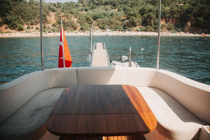 Kucukyali Motor Yacht   8 guests 14 m Listing Number: #14339 5